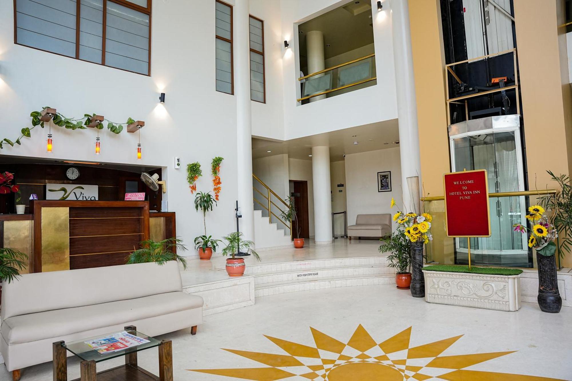Hotel Viva Inn Yerandwane Esterno foto