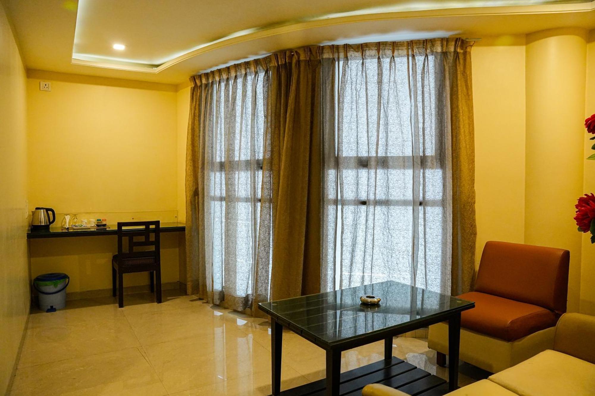 Hotel Viva Inn Yerandwane Esterno foto