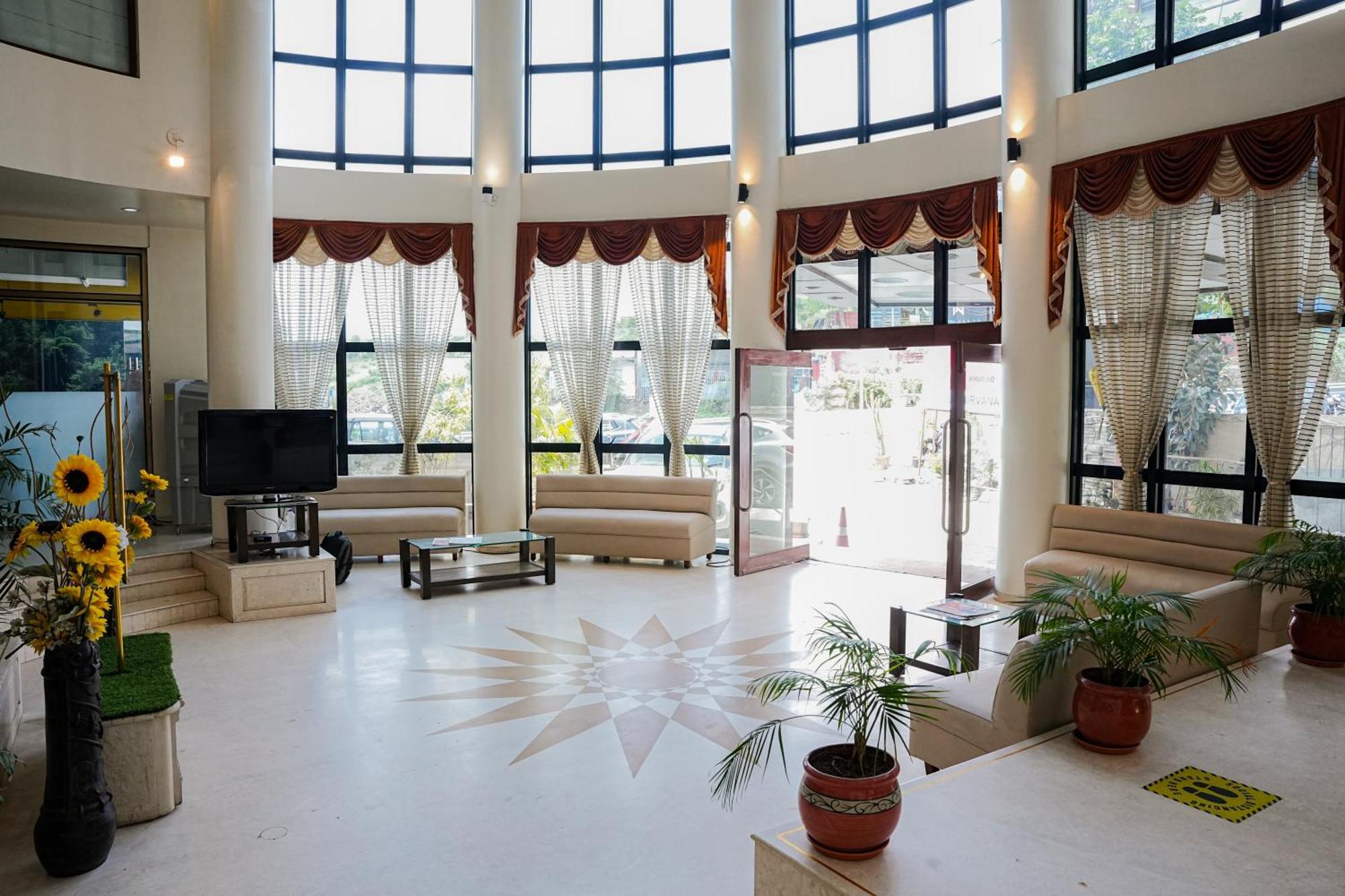 Hotel Viva Inn Yerandwane Esterno foto